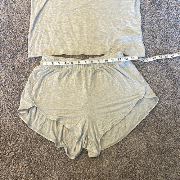 Old Navy Sunday Sleep PJ Short Set - Picture 4 of 10